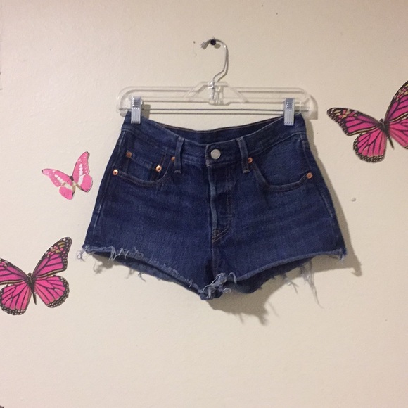 Levi’s denim buttons shorts - Picture 3 of 13